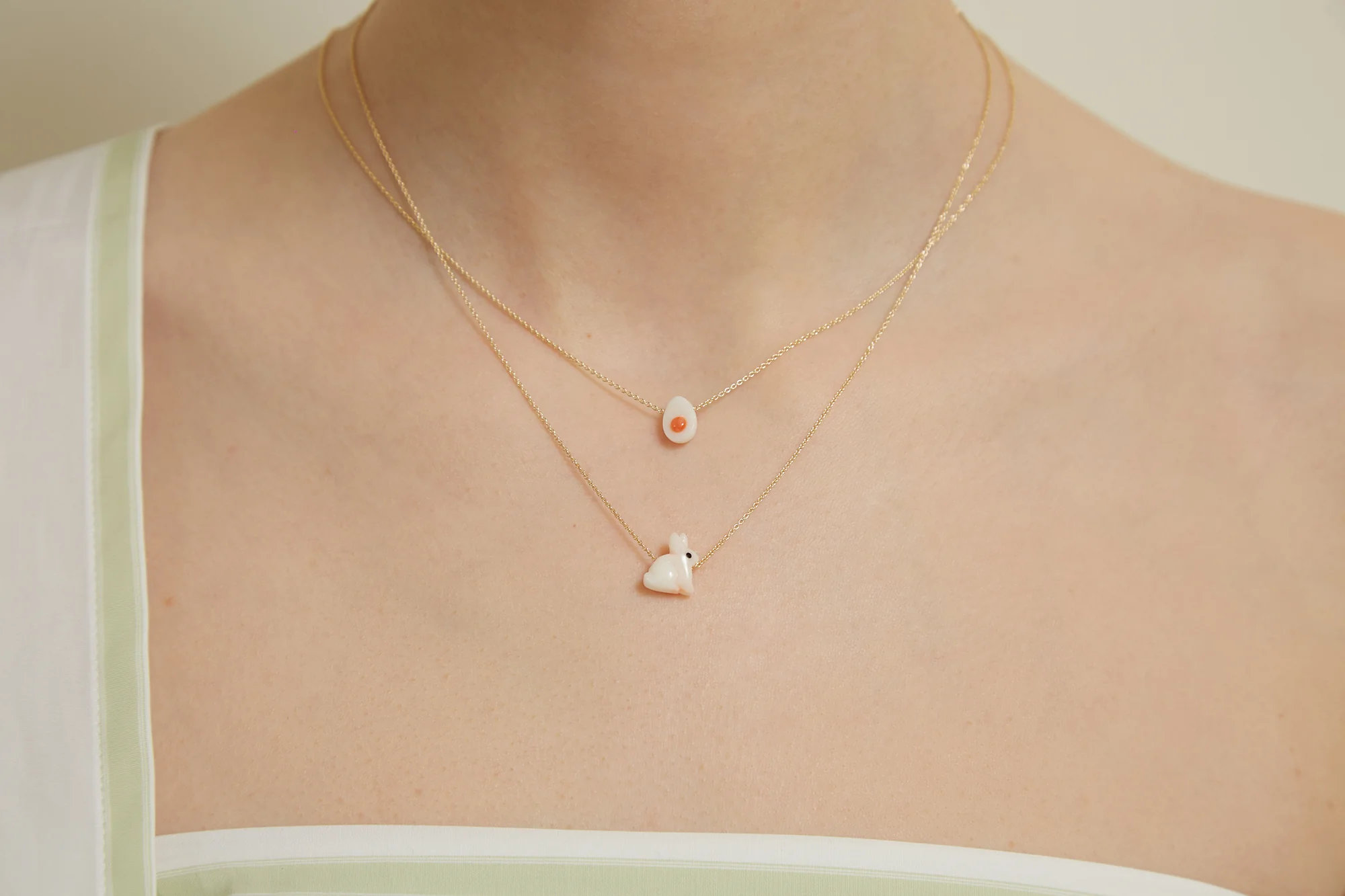 conejito bianco collana