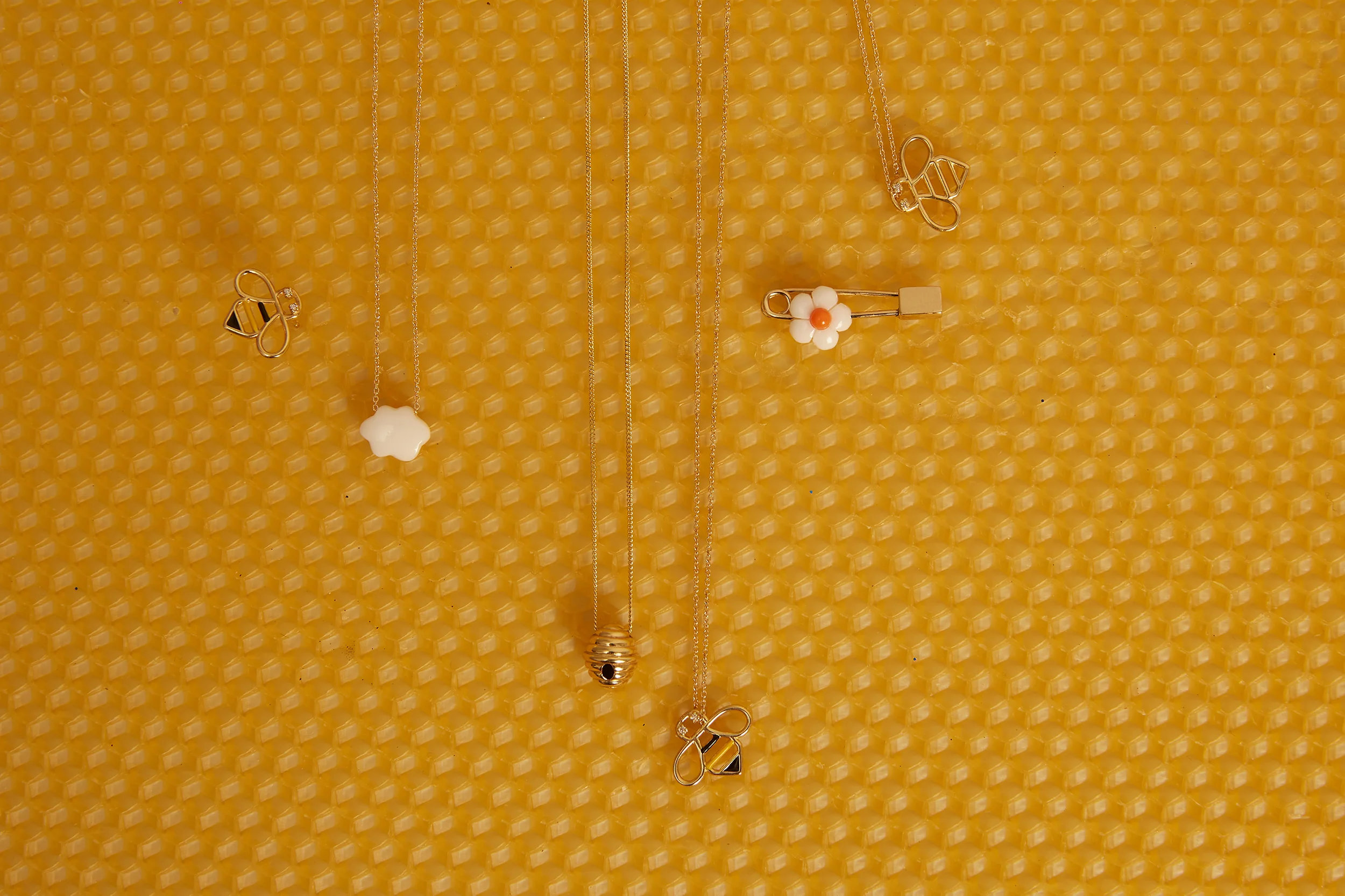 bee brillante enamel collana